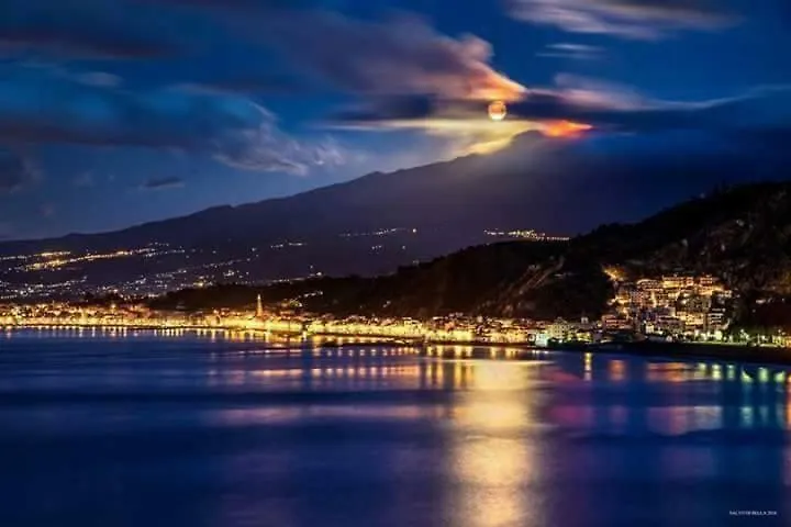 Taormina Castle And Sea View 아파트 0*,